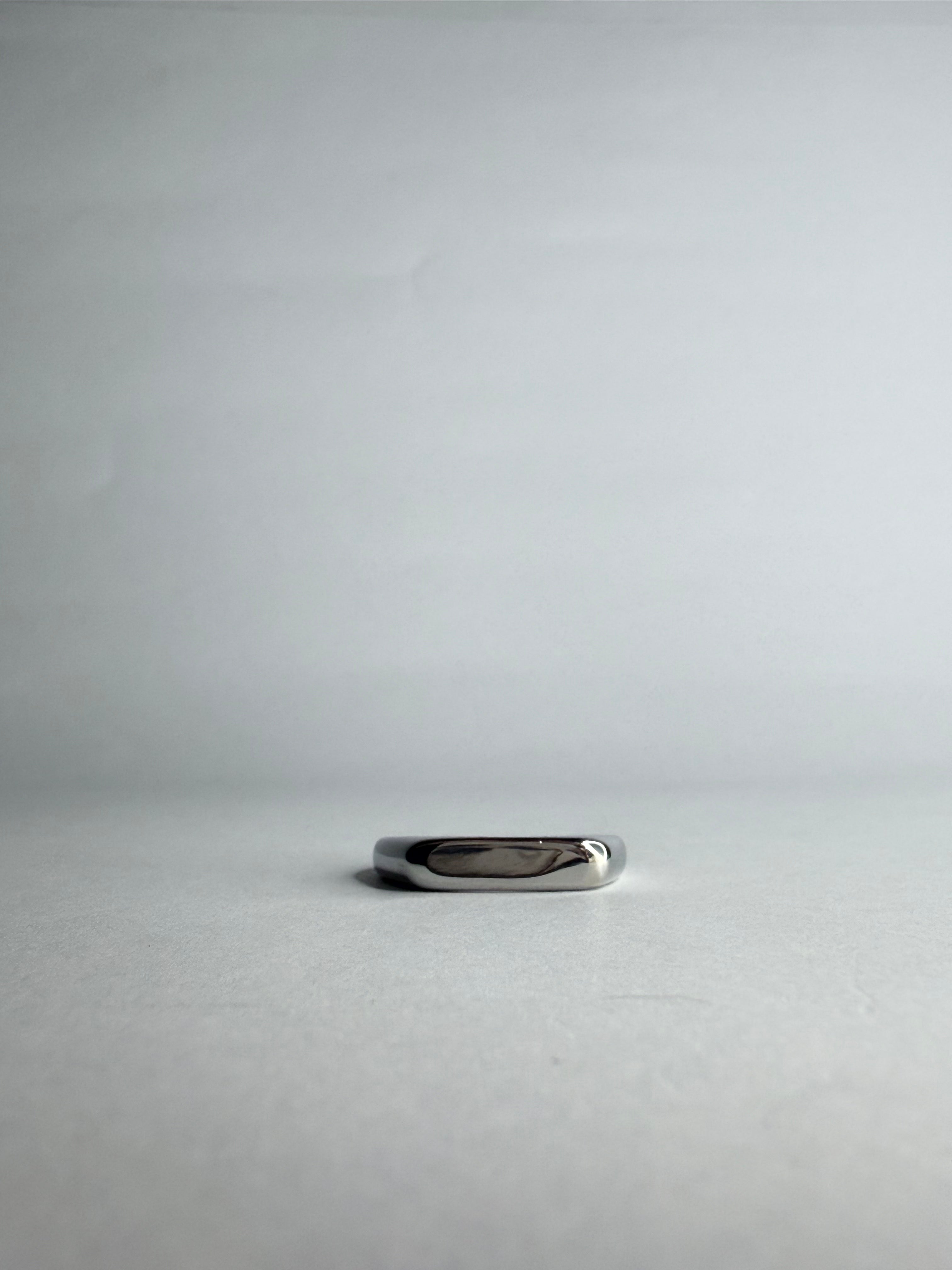 Minimalistic Bar Ring