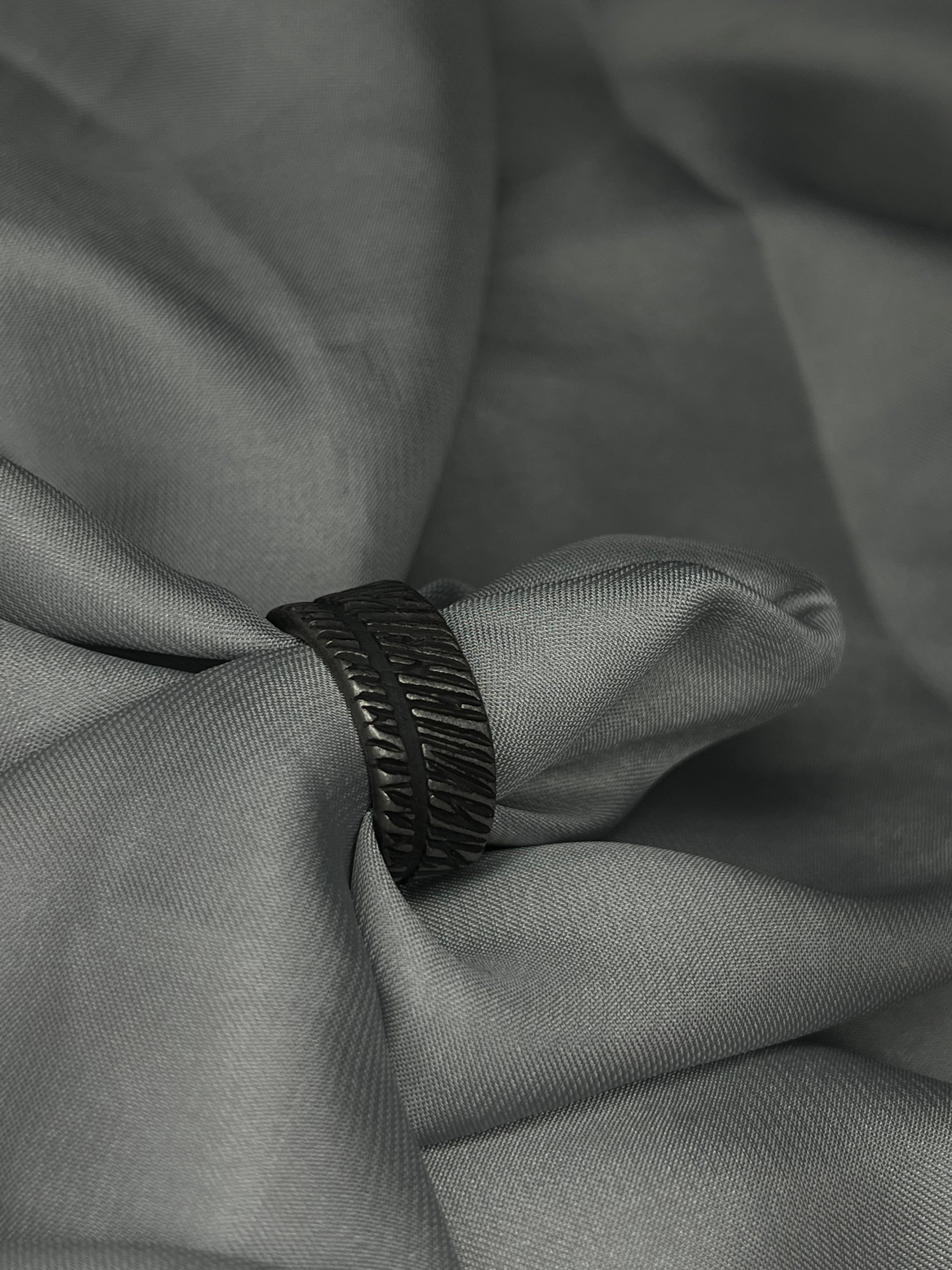 Tribal Engraved Bold Band (black)