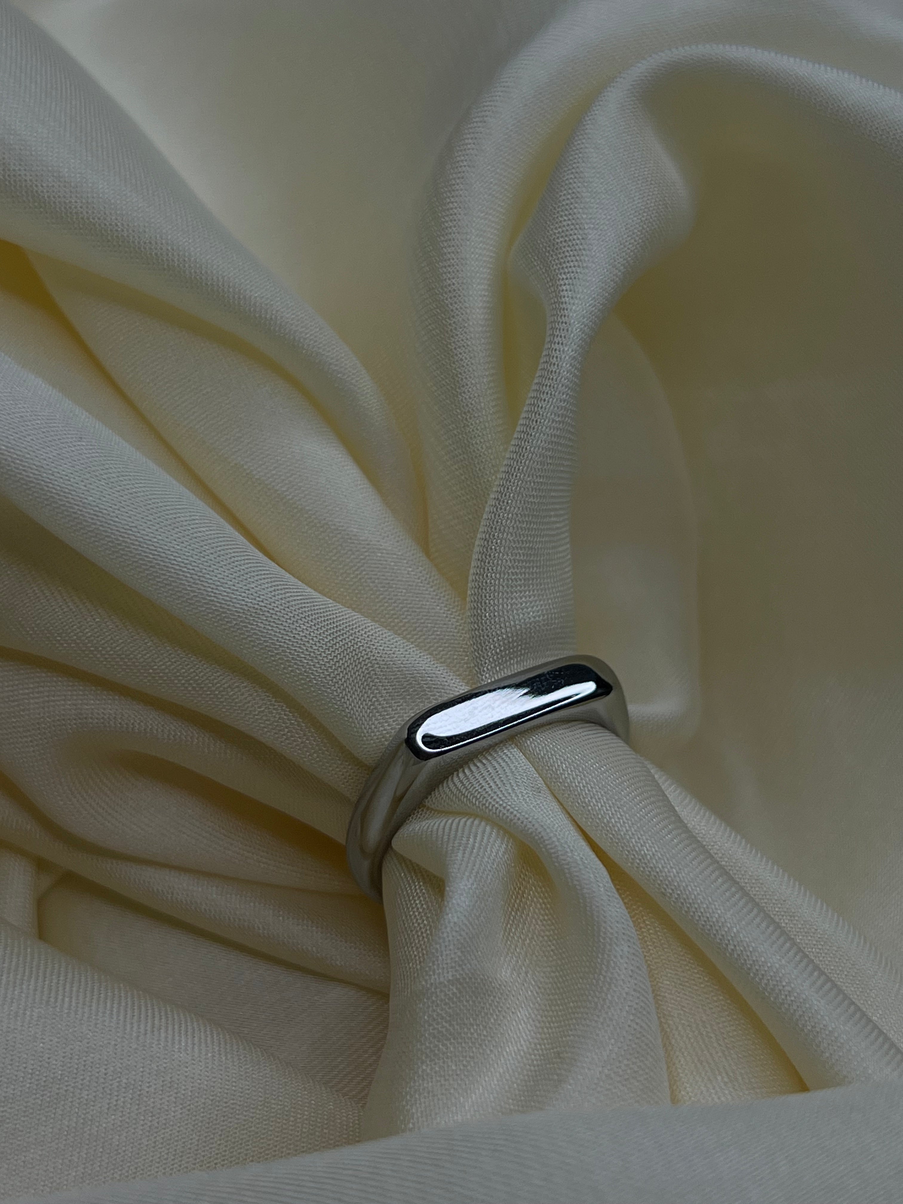 Minimalistic Bar Ring